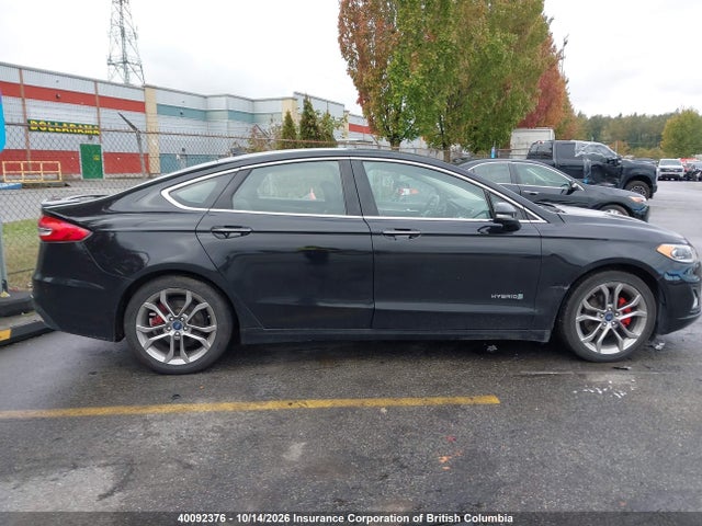 40092376 :رقم المزاد ، 3FA6P0RU5KR156023 vin ، 2019 Ford Fusion Hybrid Titanium مزاد بيع