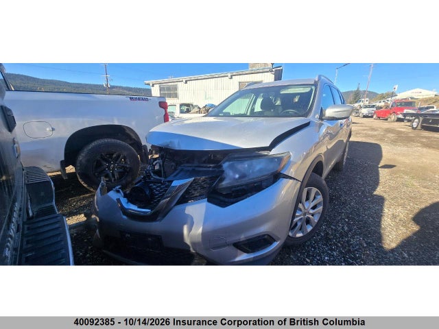 2015 Nissan Rogue მანქანა იყიდება აუქციონზე, vin: 5N1AT2MV7FC882185, აუქციონის ნომერი: 40092385