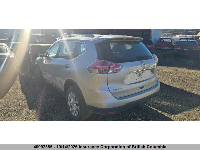 2015 Nissan Rogue მანქანა იყიდება აუქციონზე, vin: 5N1AT2MV7FC882185, აუქციონის ნომერი: 40092385