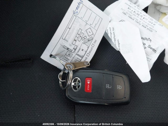 Продаж на аукціоні авто 2026 Toyota Prius, vin: JTDACACU5T3074047, номер лоту: 40092386