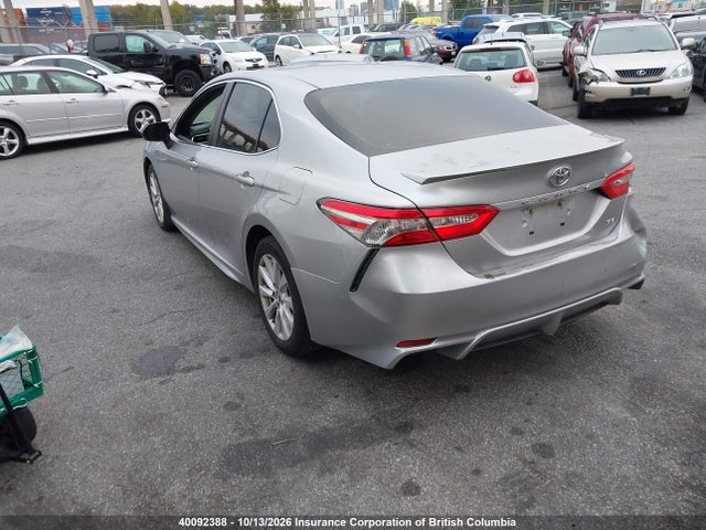 40092388 :رقم المزاد ، 4T1B11HK0JU121036 vin ، 2018 Toyota Camry مزاد بيع