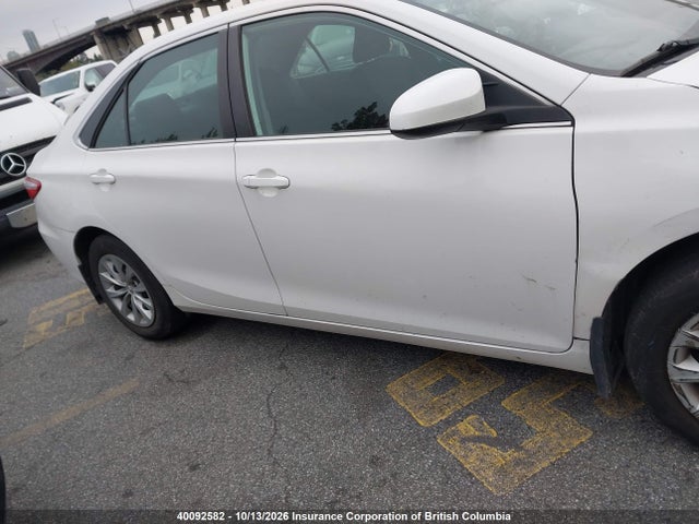 2016 Toyota Camry მანქანა იყიდება აუქციონზე, vin: 4T1BF1FK9GU585567, აუქციონის ნომერი: 40092582