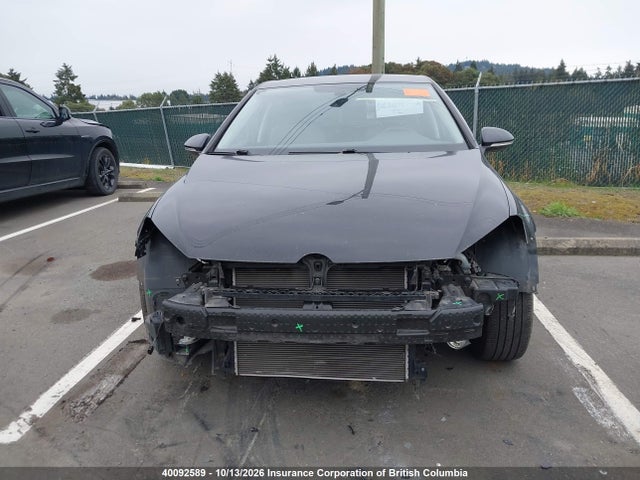 40092589 :رقم المزاد ، WVWKP7AU7GW915224 vin ، 2016 Volkswagen Golf مزاد بيع