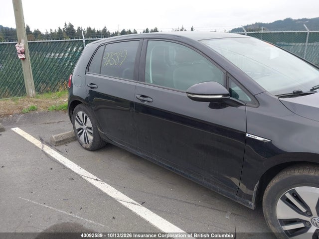 40092589 :رقم المزاد ، WVWKP7AU7GW915224 vin ، 2016 Volkswagen Golf مزاد بيع