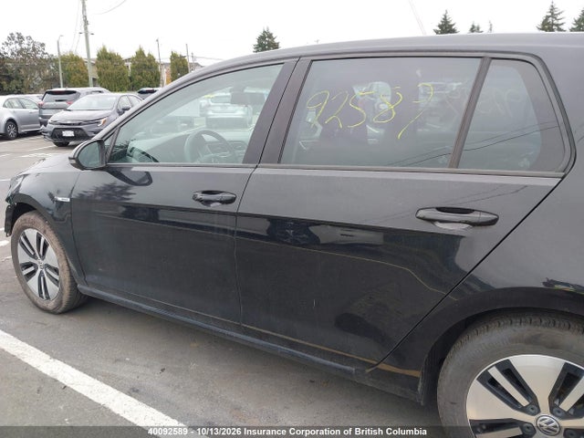 40092589 :رقم المزاد ، WVWKP7AU7GW915224 vin ، 2016 Volkswagen Golf مزاد بيع