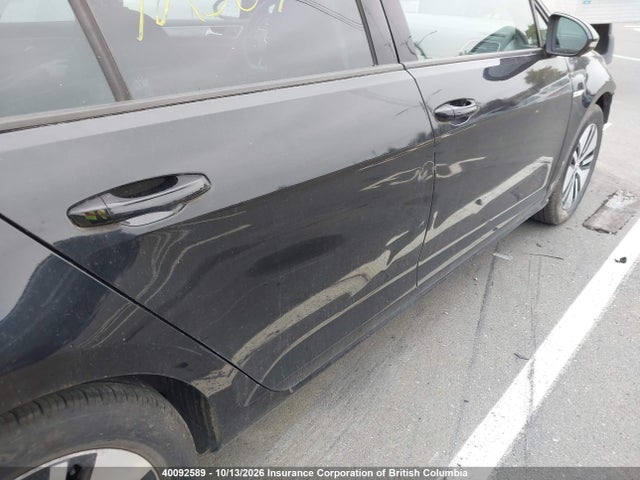 40092589 :رقم المزاد ، WVWKP7AU7GW915224 vin ، 2016 Volkswagen Golf مزاد بيع