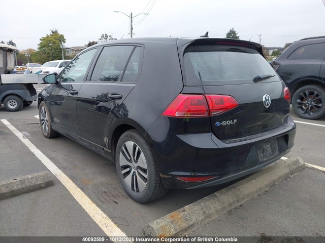 40092589 :رقم المزاد ، WVWKP7AU7GW915224 vin ، 2016 Volkswagen Golf مزاد بيع