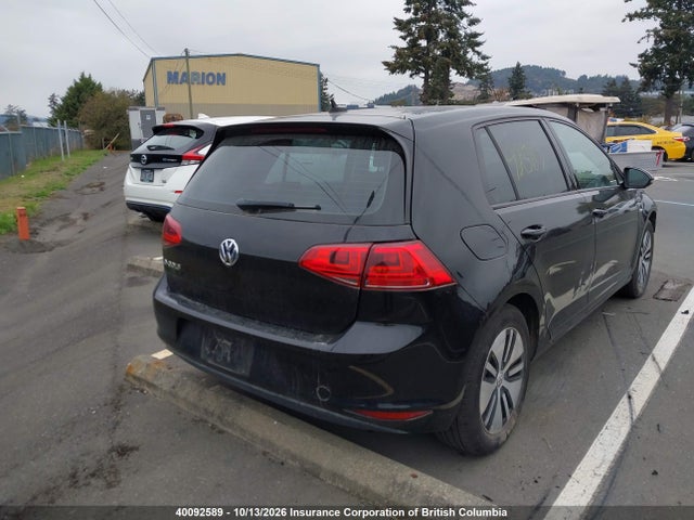 40092589 :رقم المزاد ، WVWKP7AU7GW915224 vin ، 2016 Volkswagen Golf مزاد بيع