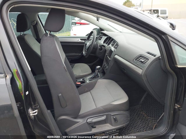 40092589 :رقم المزاد ، WVWKP7AU7GW915224 vin ، 2016 Volkswagen Golf مزاد بيع