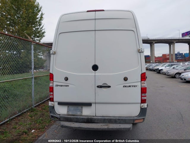 40092643 :رقم المزاد ، WD3BF1CC6D5810724 vin ، 2013 Mercedes-benz Sprinter 3500 مزاد بيع