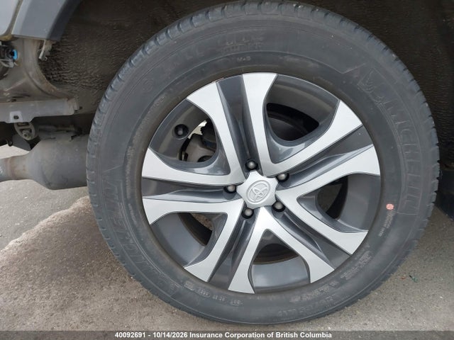 40092691 :رقم المزاد ، 2T3BFREV1HW632920 vin ، 2017 Toyota Rav4 مزاد بيع