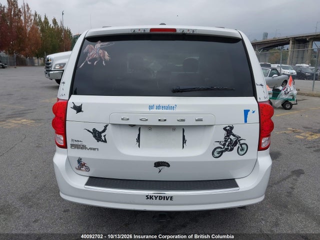 2015 Dodge Grand Caravan Crew მანქანა იყიდება აუქციონზე, vin: 2C4RDGDGXFR701025, აუქციონის ნომერი: 40092702