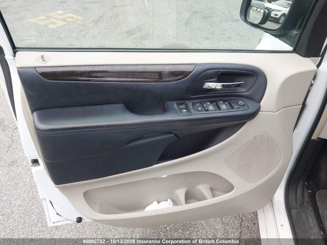 2015 Dodge Grand Caravan Crew მანქანა იყიდება აუქციონზე, vin: 2C4RDGDGXFR701025, აუქციონის ნომერი: 40092702