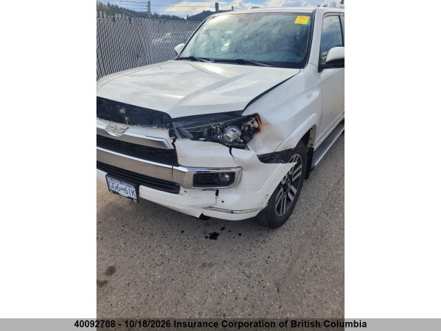 Toyota 4RUNNER SR5 2018 JTEBU5JR1J5578843 Image 2