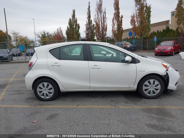 2013 Toyota Prius მანქანა იყიდება აუქციონზე, vin: JTDKDTB38D1053051, აუქციონის ნომერი: 40092718