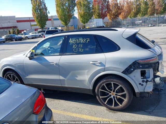40092887 :رقم المزاد ، WP1AA2AY7NDA07561 vin ، 2022 Porsche Cayenne مزاد بيع