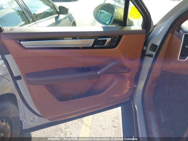 40092887 :رقم المزاد ، WP1AA2AY7NDA07561 vin ، 2022 Porsche Cayenne مزاد بيع