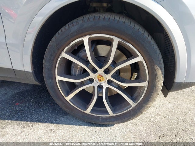 40092887 :رقم المزاد ، WP1AA2AY7NDA07561 vin ، 2022 Porsche Cayenne مزاد بيع