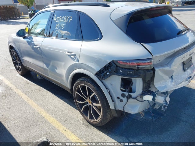 40092887 :رقم المزاد ، WP1AA2AY7NDA07561 vin ، 2022 Porsche Cayenne مزاد بيع