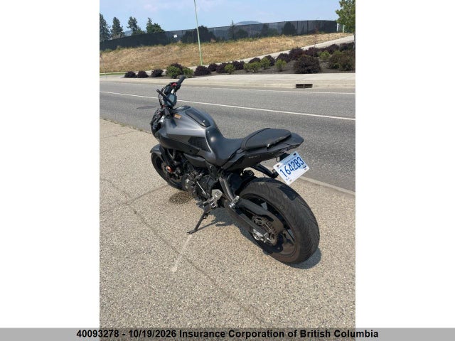 Yamaha FZ07 2015 JYARM06N5FA000735 Image 3