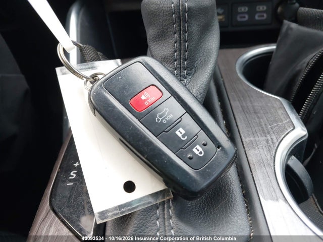 Продажа на аукционе авто 2023 Toyota Highlander Hybrid Limited/hybrid Platinum, vin: 5TDEBRCH8PS124675, номер лота: 40093534
