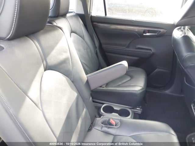 Продажа на аукционе авто 2023 Toyota Highlander Hybrid Limited/hybrid Platinum, vin: 5TDEBRCH8PS124675, номер лота: 40093534