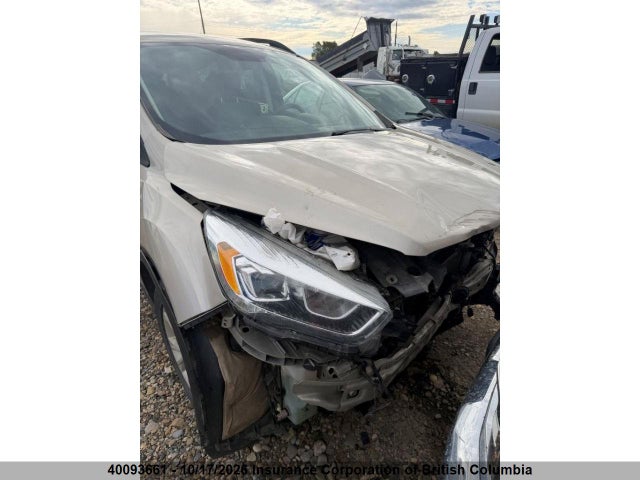 1FMCU9GD9HUA72085 Ford ESCAPE SE