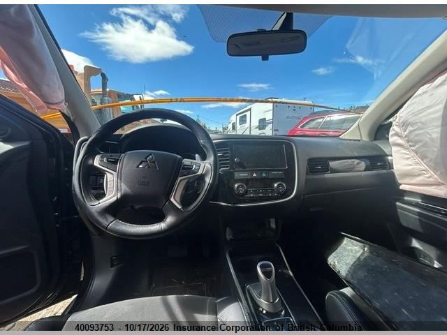 Mitsubishi Outlander Se/gt 2018 JA4J24A55JZ612184 Image 17