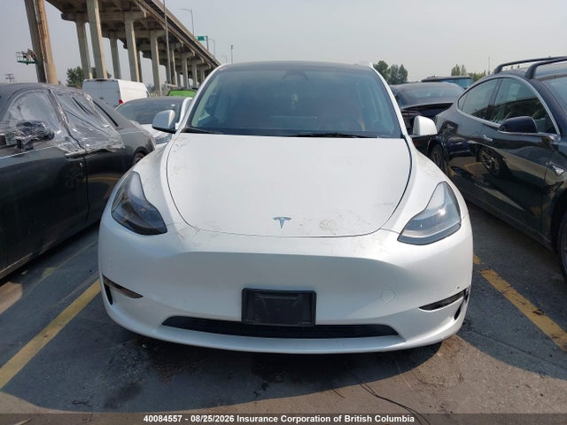 Tesla Model Y Long Range 2024 7SAYGAEE8RF042409 Image 13