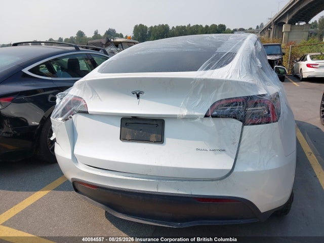 Tesla Model Y Long Range 2024 7SAYGAEE8RF042409 Image 17