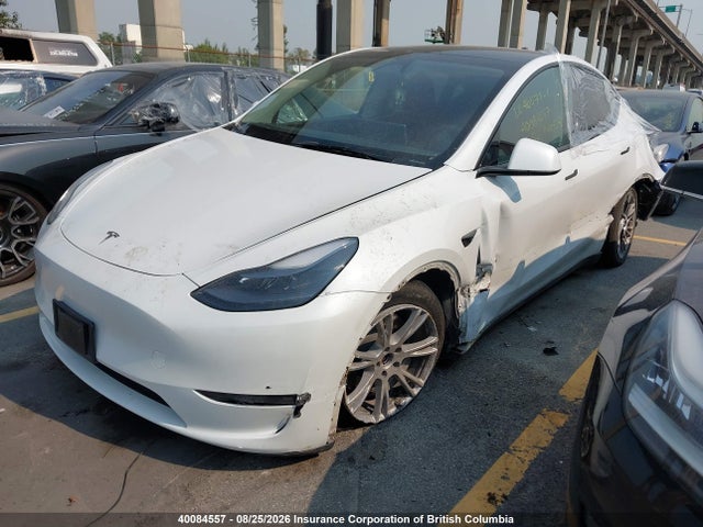 Tesla Model Y Long Range 2024 7SAYGAEE8RF042409 Image 2