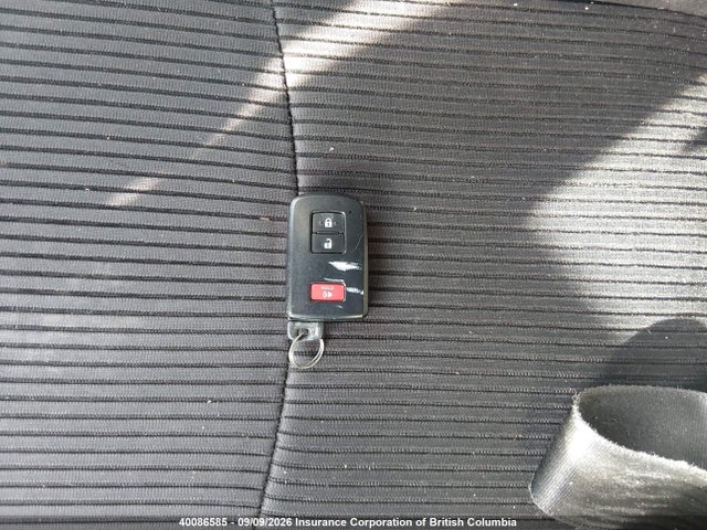 Toyota PRIUS V 2017 JTDZN3EU6HJ072641 Image 11