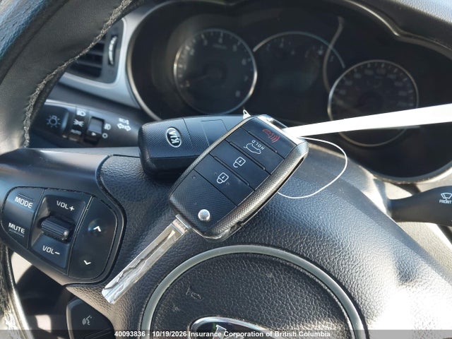 KNAHT8A36G7132017 KIA Rondo