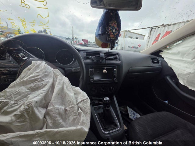 40093896 :رقم المزاد ، 3VW1K7AJ8FM277741 vin ، 2015 Volkswagen Jetta مزاد بيع