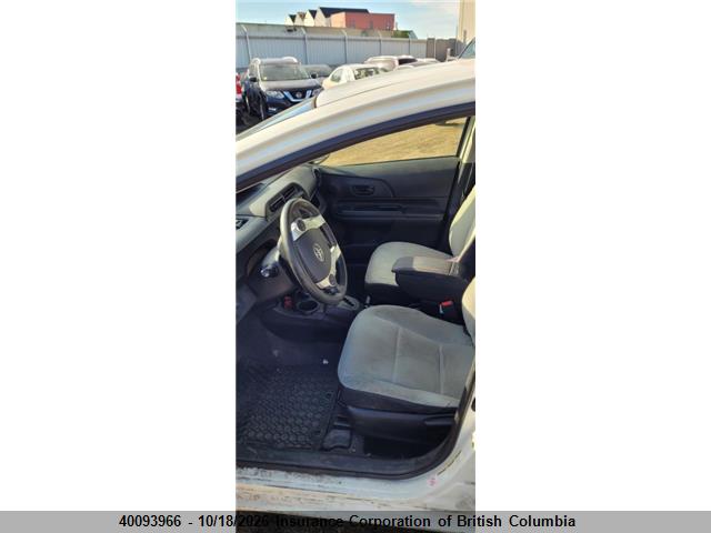 JTDKDTB36F1102914 Toyota Prius