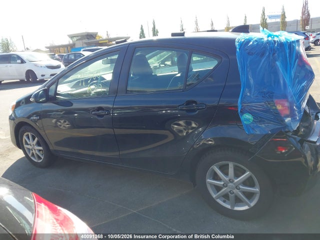 JTDKDTB35F1111054 Toyota PRIUS C