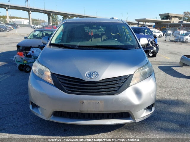 Продажа на аукционе авто 2011 Toyota Sienna, vin: 5TDZK3DC4BS082113, номер лота: 40094129