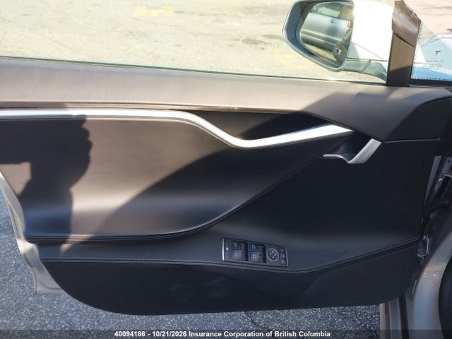40094186 :رقم المزاد ، 5YJSA1E24HF231731 vin ، 2017 Tesla Model S مزاد بيع