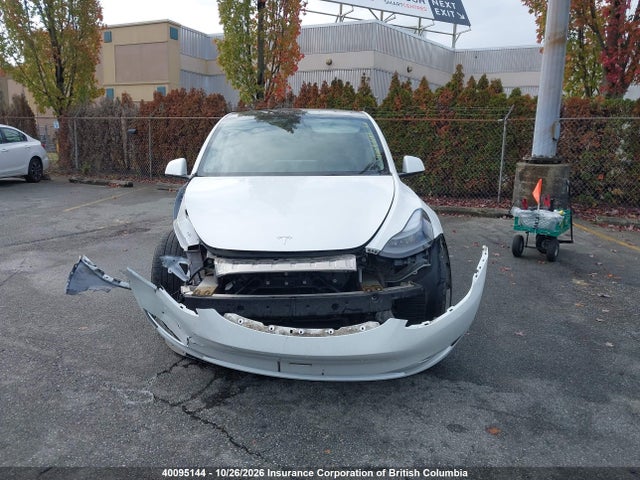 Tesla Model Y 2022 7SAYGDEFXNF512931 Image 13