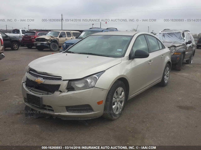 1G1PA5SH8E7230310 Chevrolet Cruze Ls Auto