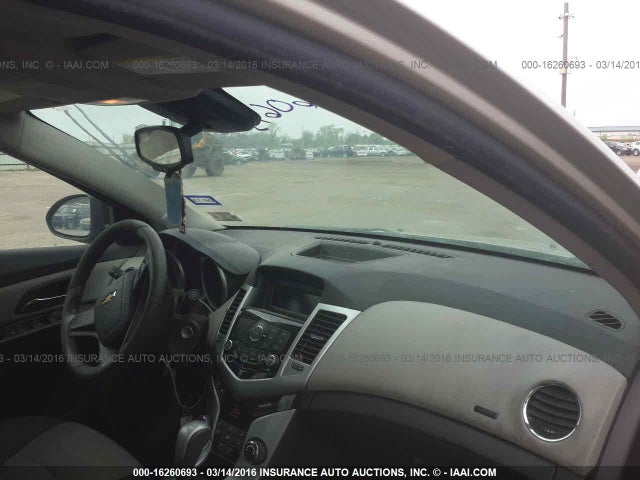 1G1PA5SH8E7230310 Chevrolet Cruze Ls Auto