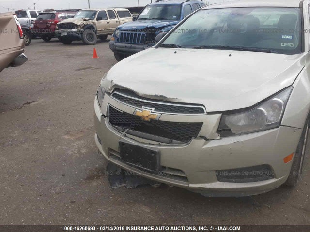 1G1PA5SH8E7230310 Chevrolet Cruze Ls Auto
