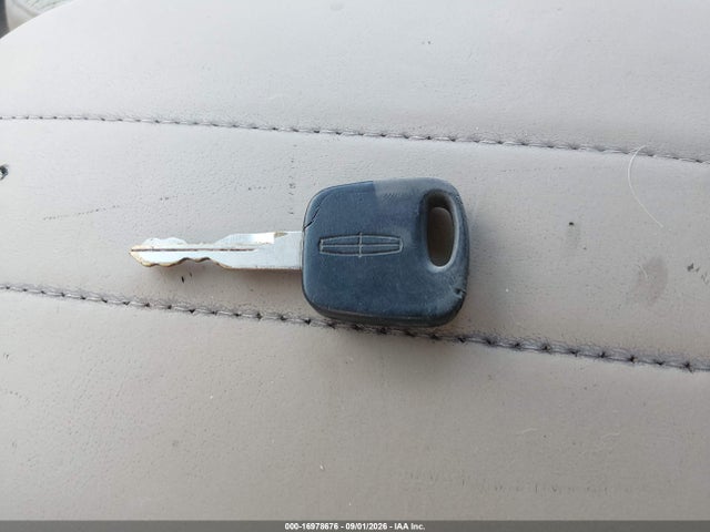 16978676 :رقم المزاد ، 5LMFU28L0WLJ06053 vin ، 1998 Lincoln Navigator مزاد بيع