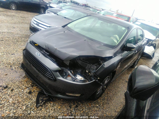 Ford FOCUS SE 2017 1FADP3FE7HL324841 Image 2