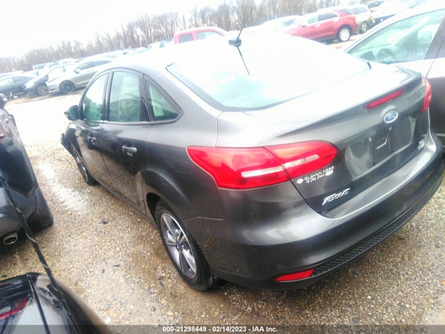 Ford FOCUS SE 2017 1FADP3FE7HL324841 Image 3