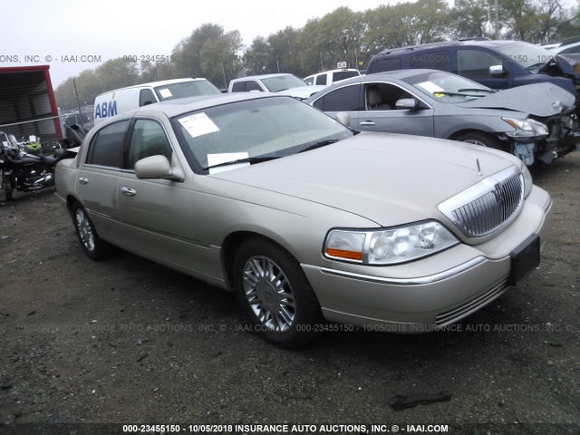 Lincoln Town Car Signature Limited 2007 1LNHM82V77Y633584 zdjęcie główne