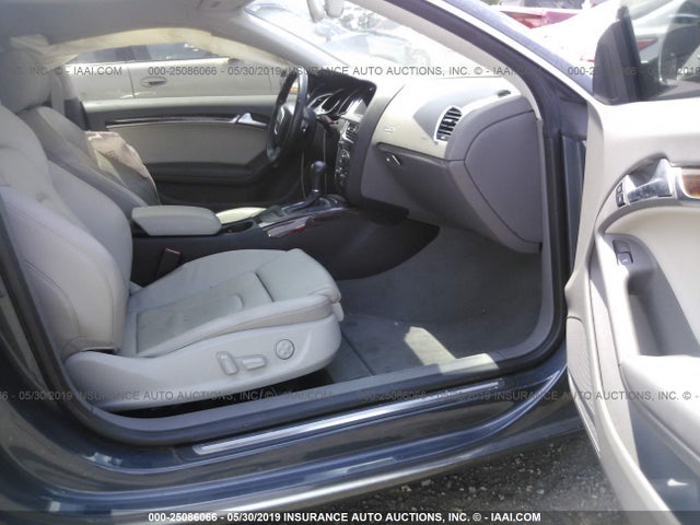 2010 AUDI A5 WAULFAFRXAA060156 Photo 4