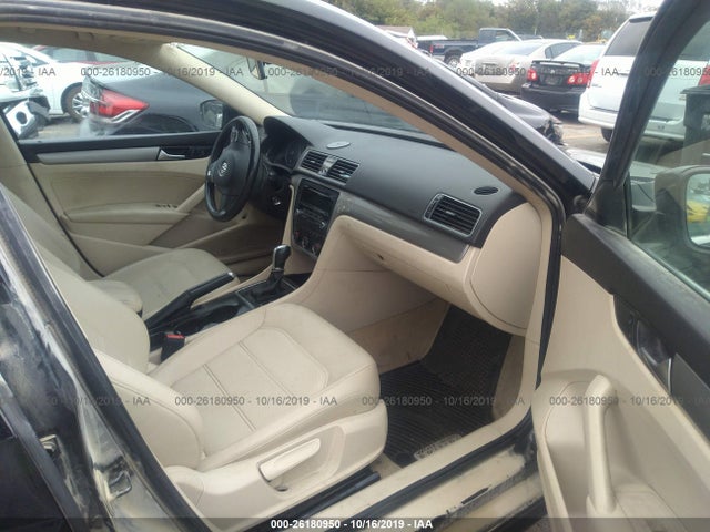 1VWAT7A32EC046221 Volkswagen Passat Wolfsburg Ed