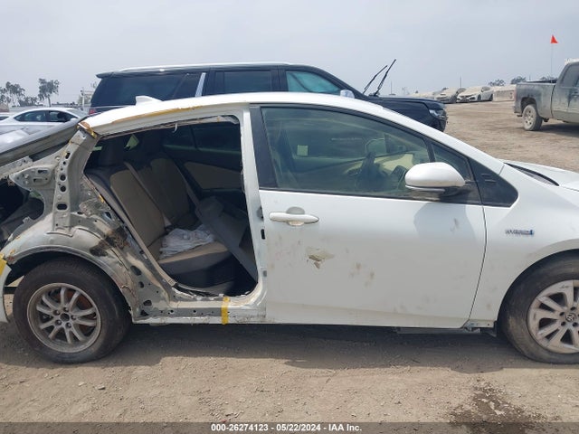 Toyota Prius Two 2016 JTDKBRFU3G3015182 Image 12
