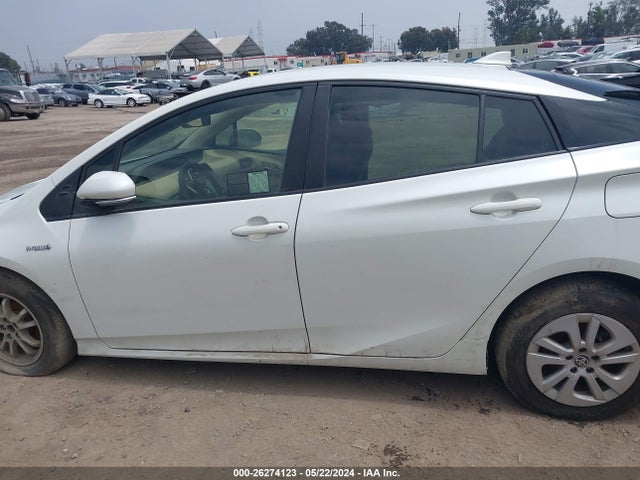 Toyota Prius Two 2016 JTDKBRFU3G3015182 Image 13